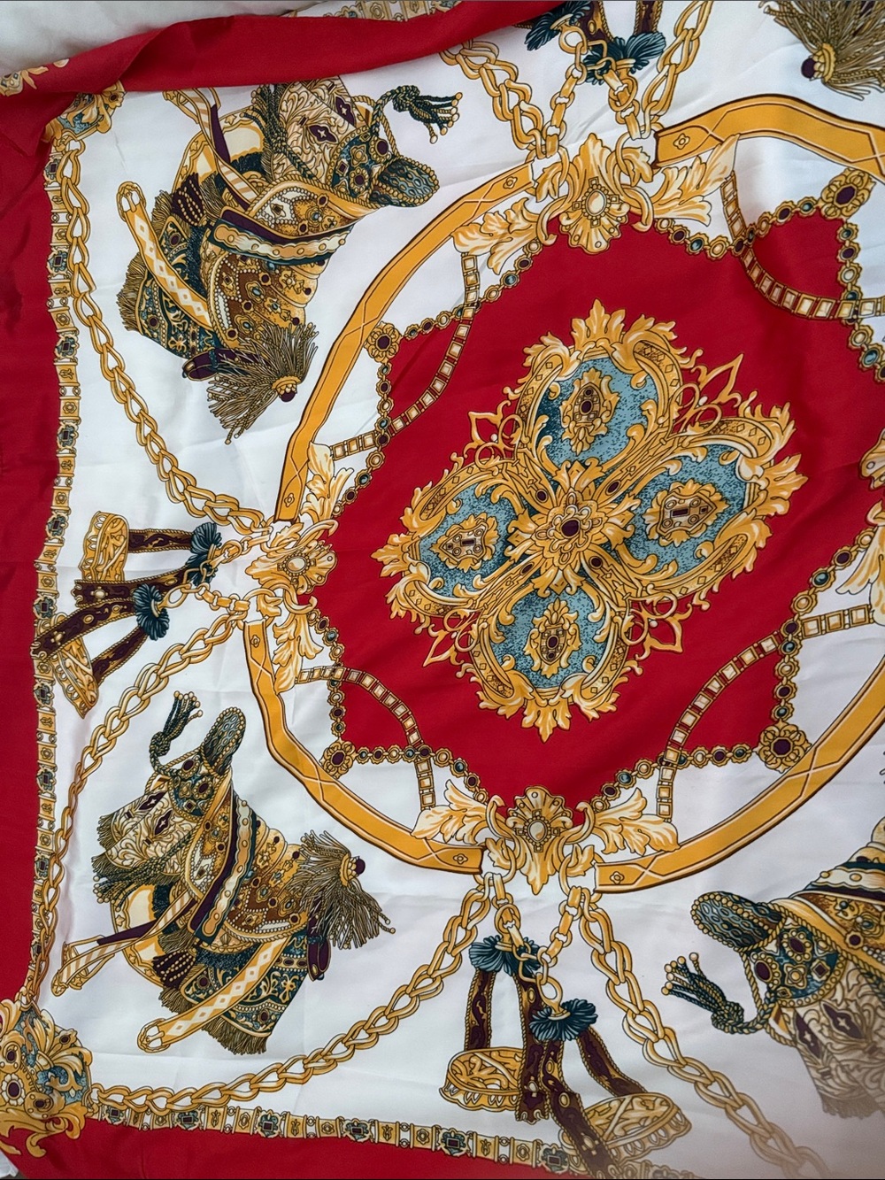 Red and White Baroque Chain Print Silk-Feel Scarf